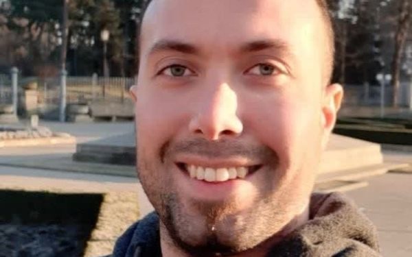 Ali, 33 de ani