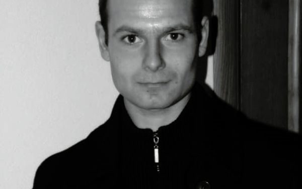 Ali, 33 de ani