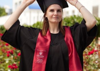 Ana Maria, 27 de ani